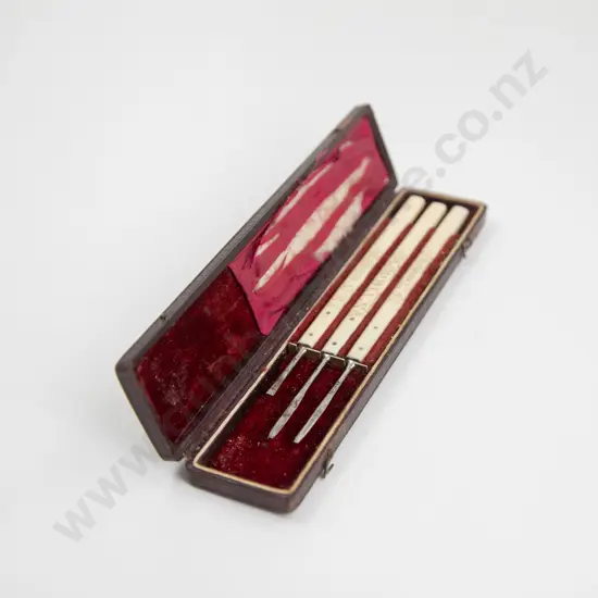 Early C19th Naval Cased Three Surgeons Scalpel Knives