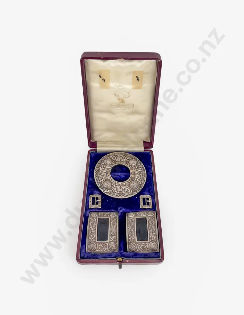Geo V S/S Scottish Kilt Brooch and Buckle Accessory Set Image 1++