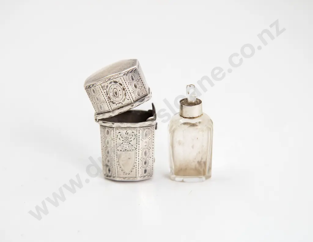 GeoIII Octagonal S/S Cased Etui Scent Flask Image 1++