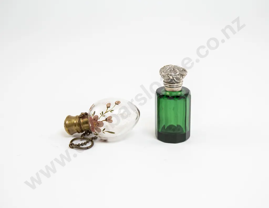 Victorian Bristol Green Glass Smelling Salts Bottle Image 1++