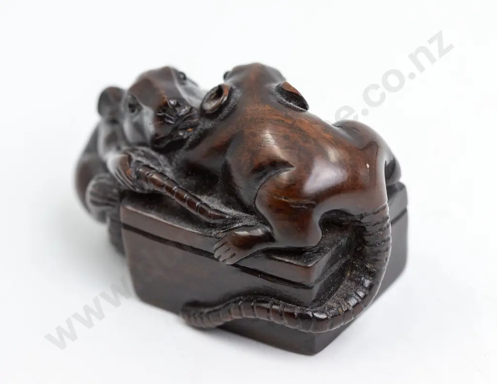Carved Fruitwood Netsuke of Two Rats Image 1++