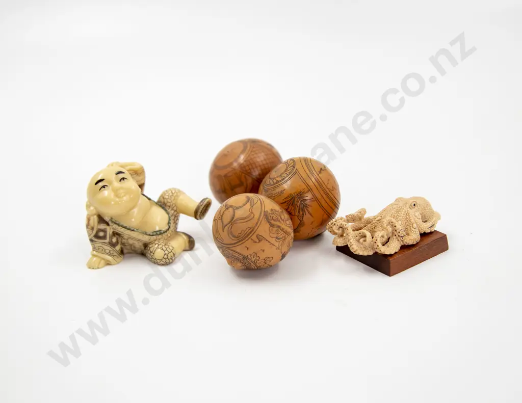 Three Antique Chinese Scrimshaw Gourds Image 1++
