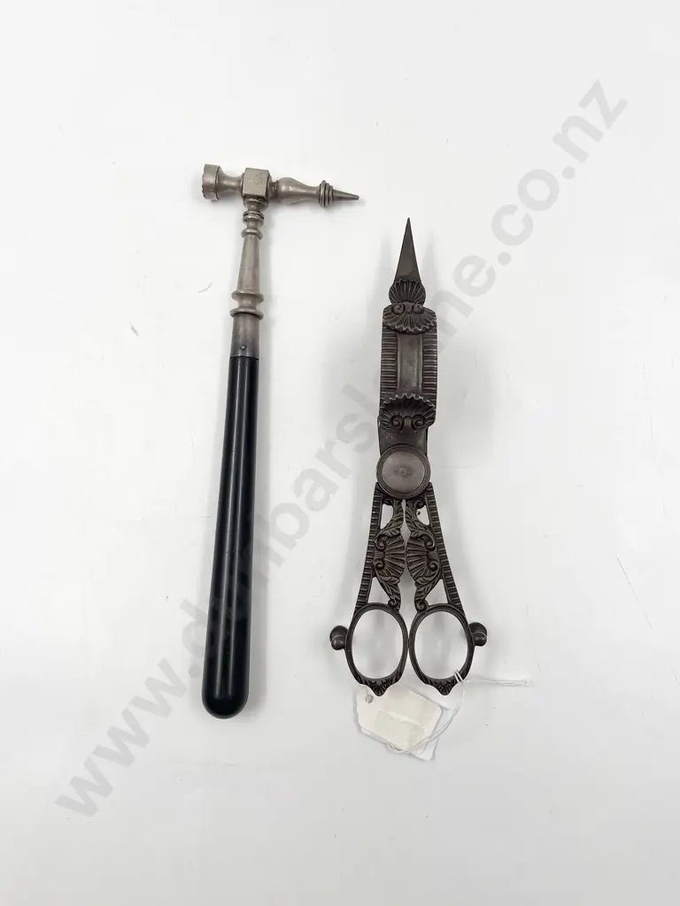 Geo III S/S Candle Snuffer Scissors Image 1++