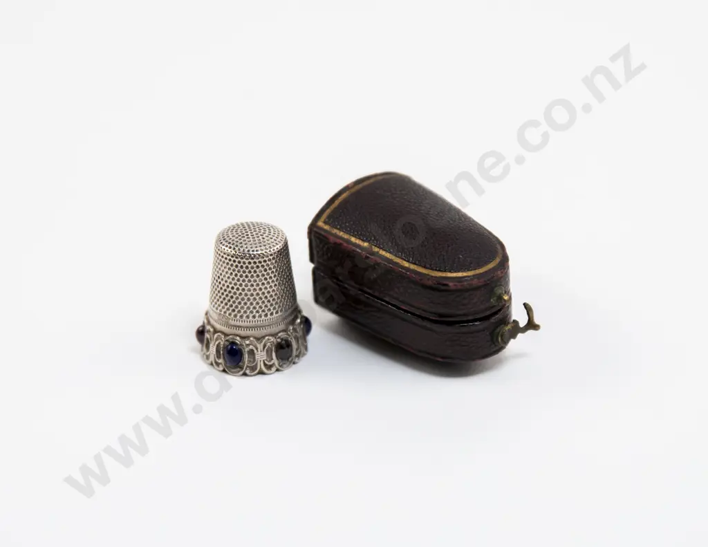Leather Boxed Victorian .800 Silver Thimble Image 1++