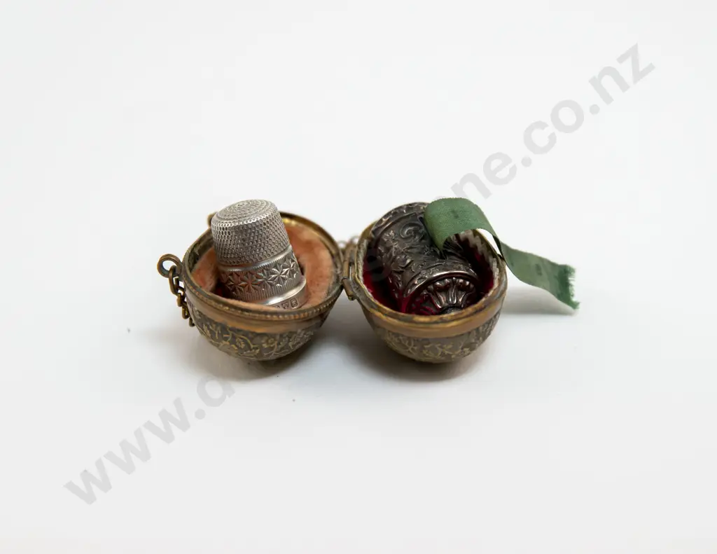 Victorian Gilt Metal Egg Cased S/S Thimble Image 1++