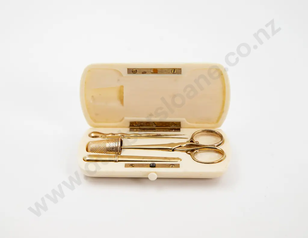 C19th French Ivory and Gold Sewing Etui Image 1++