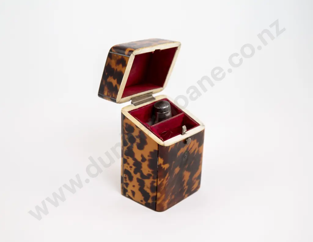 Victorian Tortoise Shell Sewing Etui Image 1++