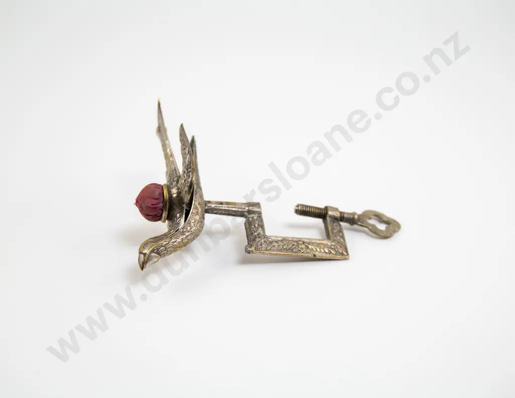 Antique White Metal Bird Sewing Clamp Image 1++