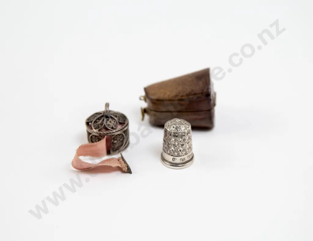 Leather Boxed S/S Thimble and Filigree Silver Tape Measure Image 1++