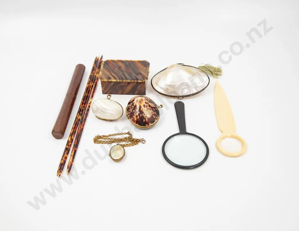 Tortoise Shell Plastic Trinket Box Image 1++