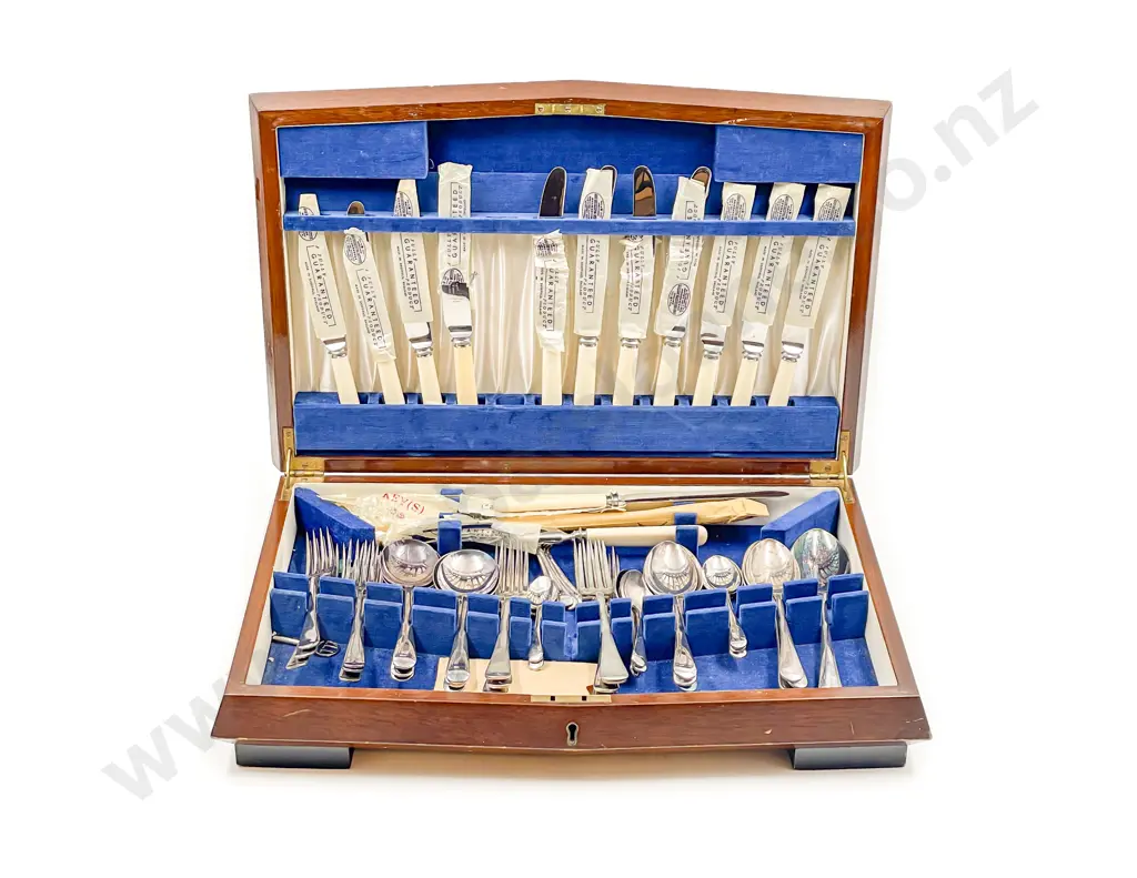Canteen of S/P Cutlery Image 1++