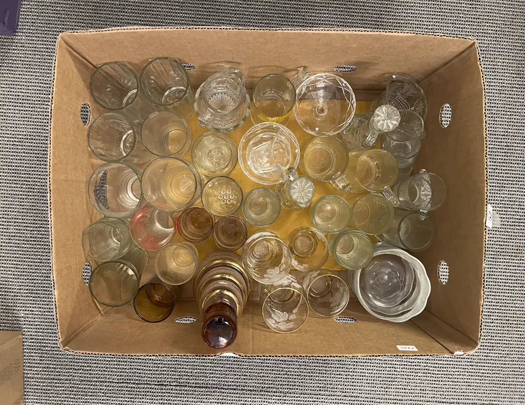 Box of Assorted Glassware Image 1++