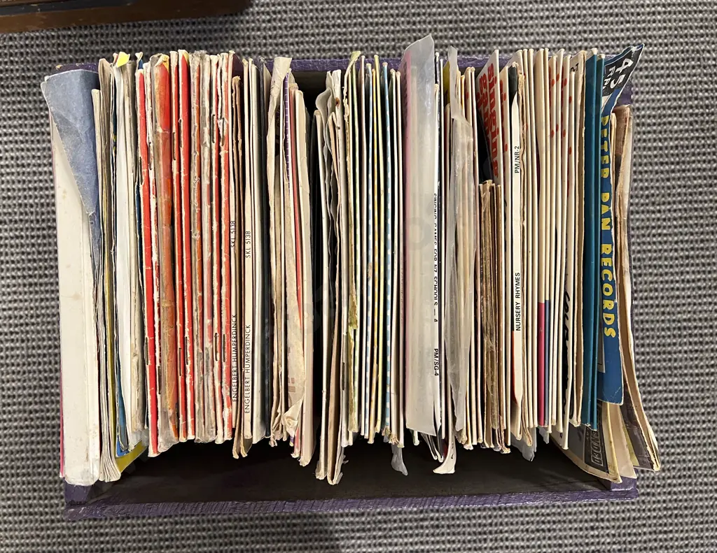 Quantity of Assorted Vintage 45rpm Records Image 1++