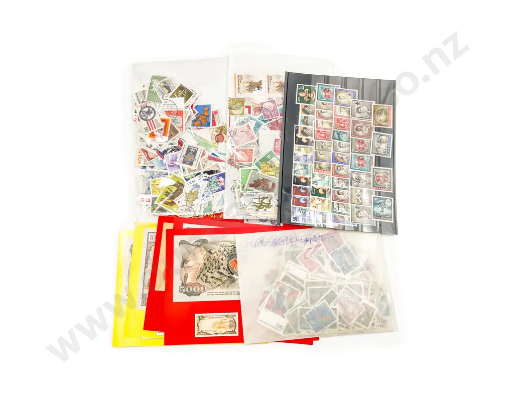Small Qty World Loose Stamps Image 1++