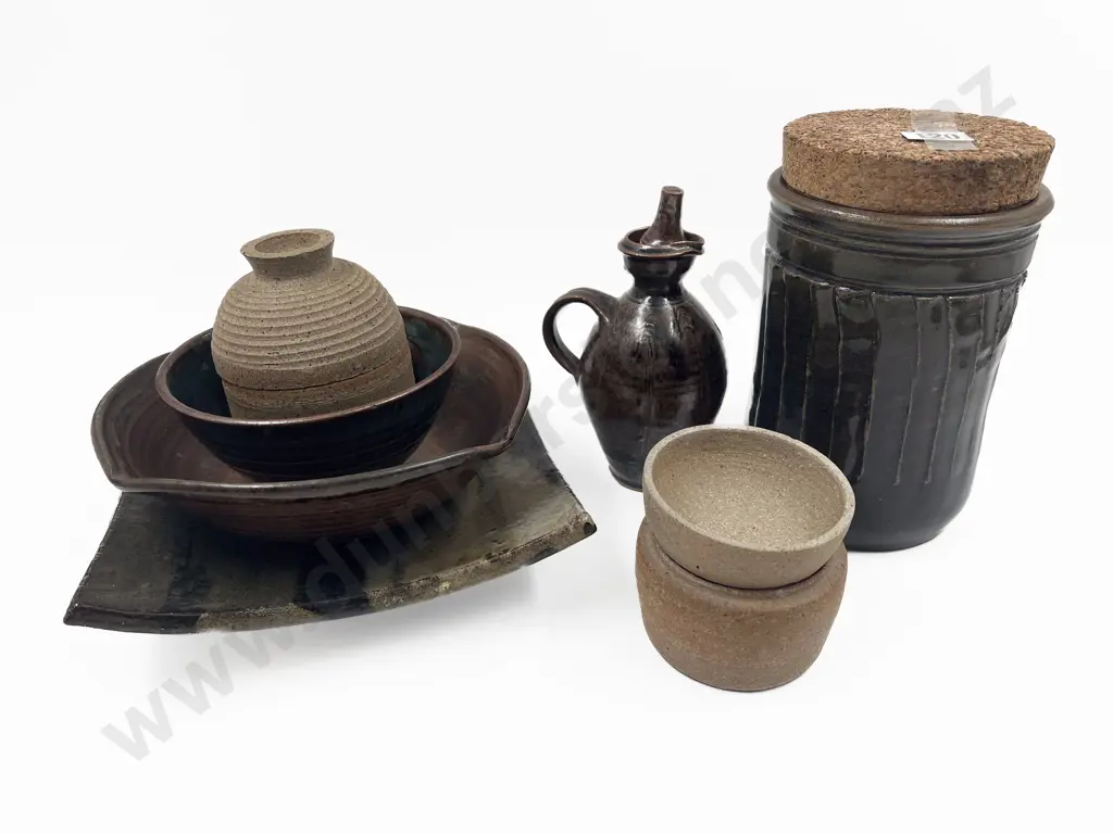 Quantity of Assorted Pottery Image 1++