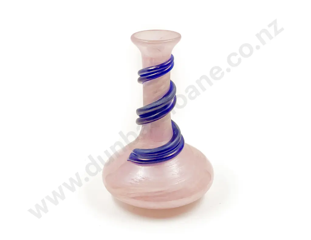 Vict Glass Vase Image 1++