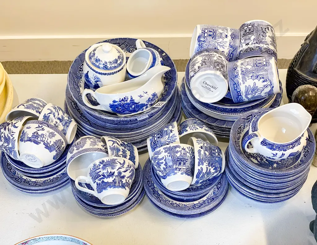 Quantity of Assorted Blue & White Willow Pattern China Image 1++