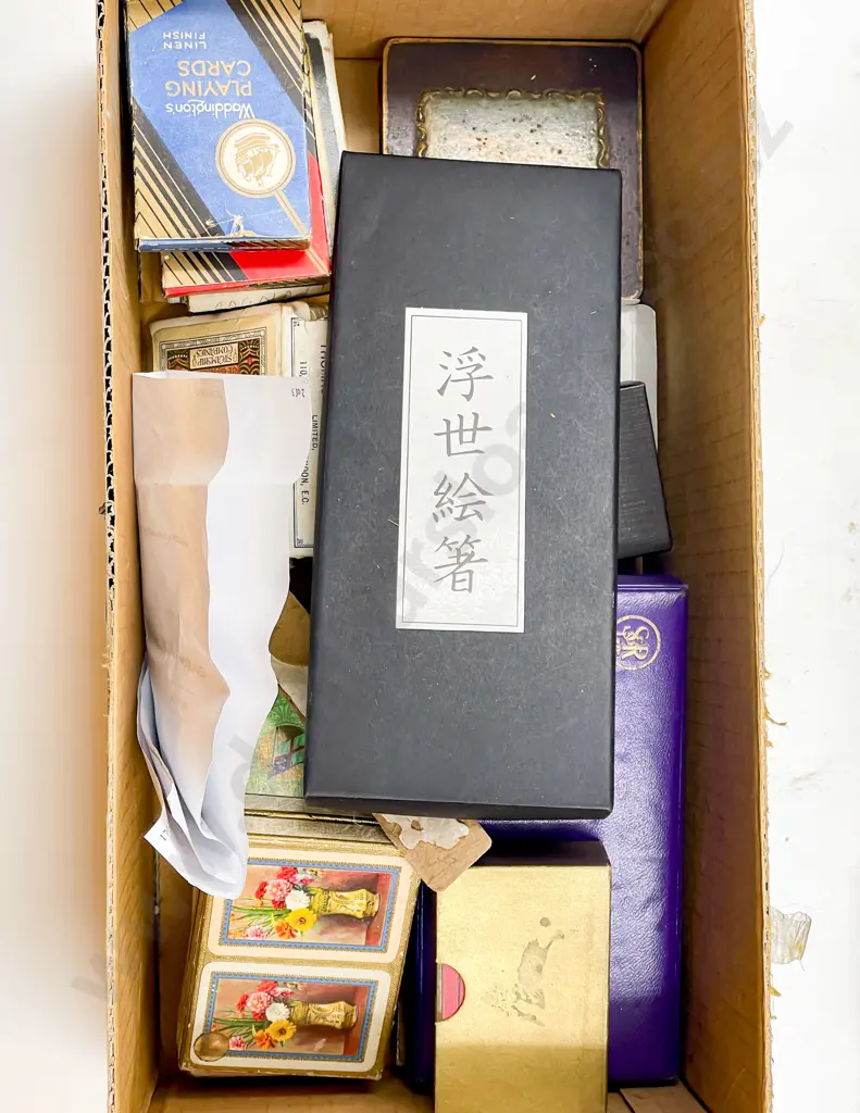 Box Quantity of Assorted incl Decorative Fans Image 1++
