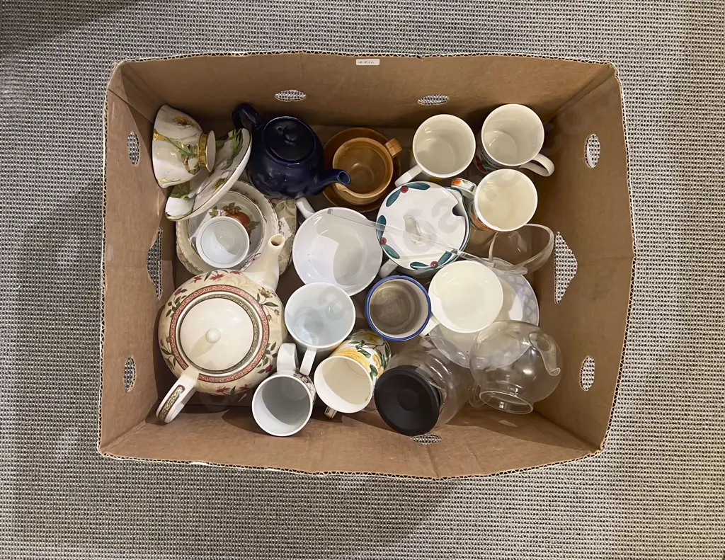 Box of Assorted China Image 1++