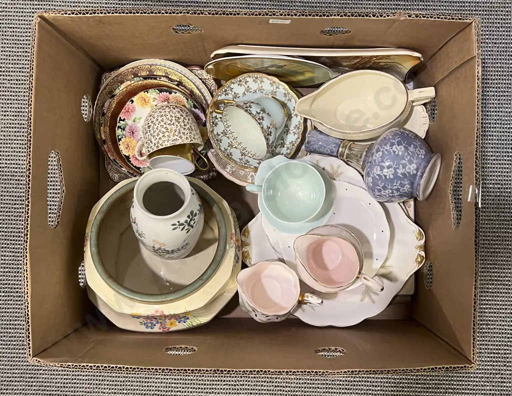 Box Quantity of Assorted China Image 1++