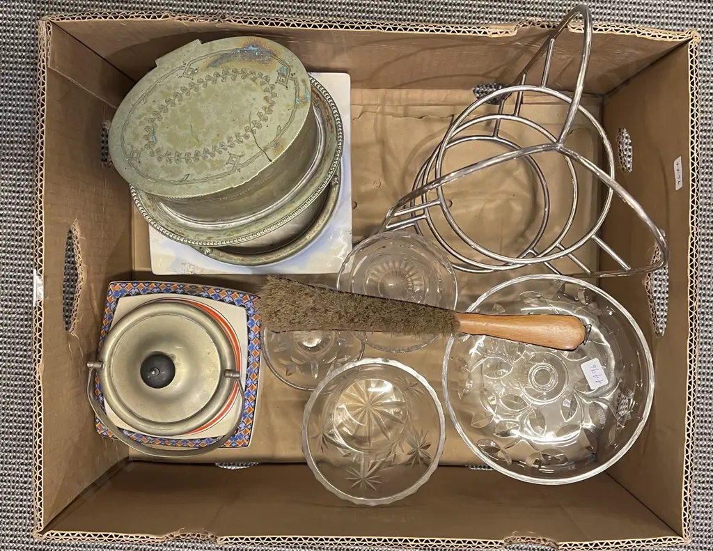 Quantity of Assorted China & Glassware Image 1++