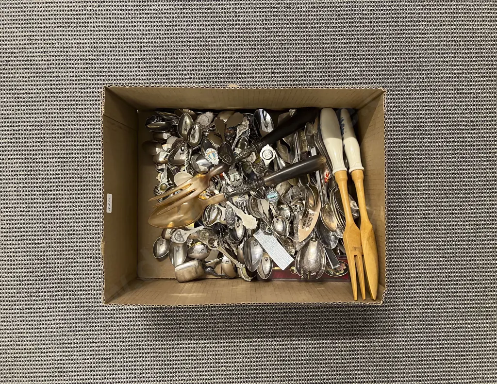 Box of Assorted Cutlery etc Image 1++