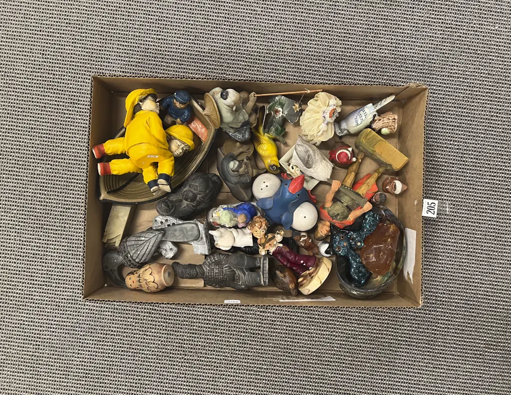 Quantity of Assorted Figures & Ornaments Image 1++