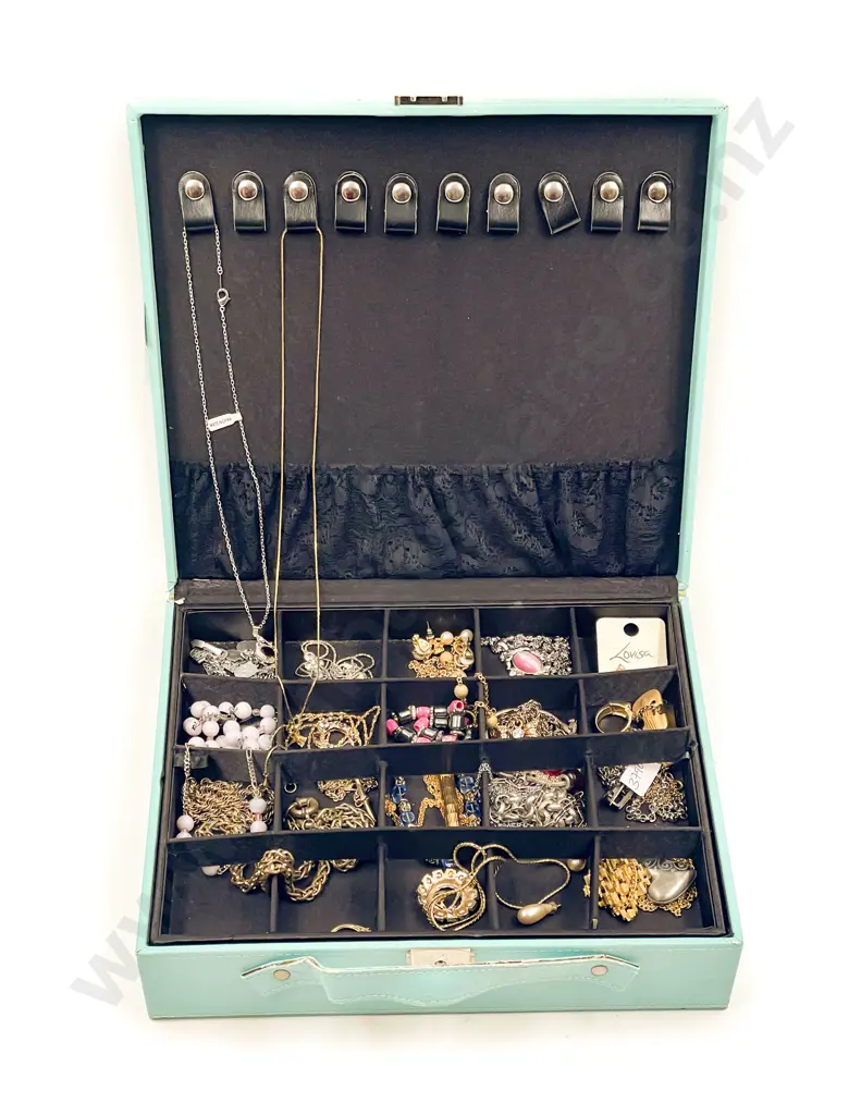 Jewellery Box with Assorted Costume Jewellery Image 1++