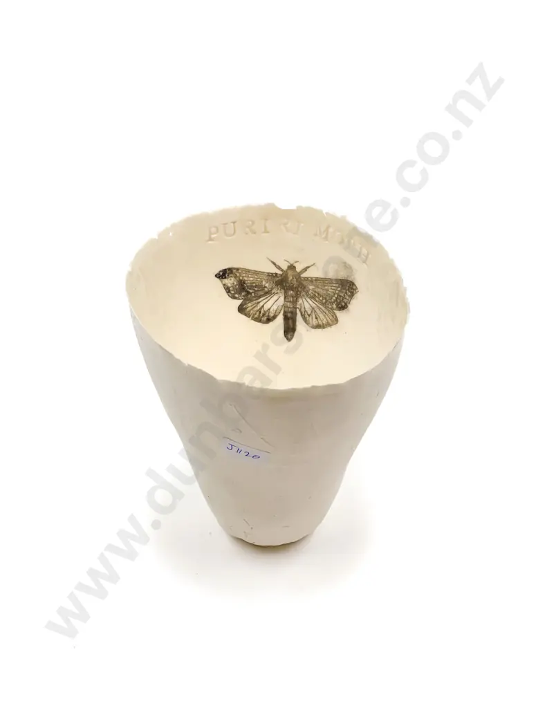 Decorative Pottery Vase "Pururi Moth" Image 1++