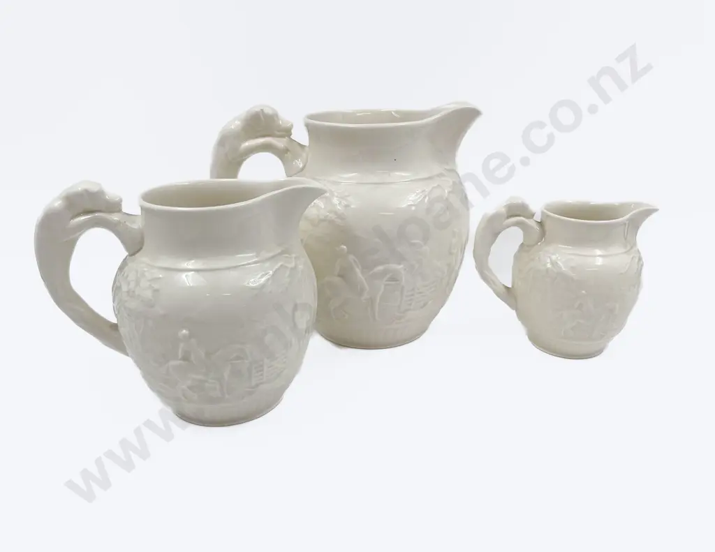 Graduated Set of Three Wedgwood Hunting Jugs Image 1++
