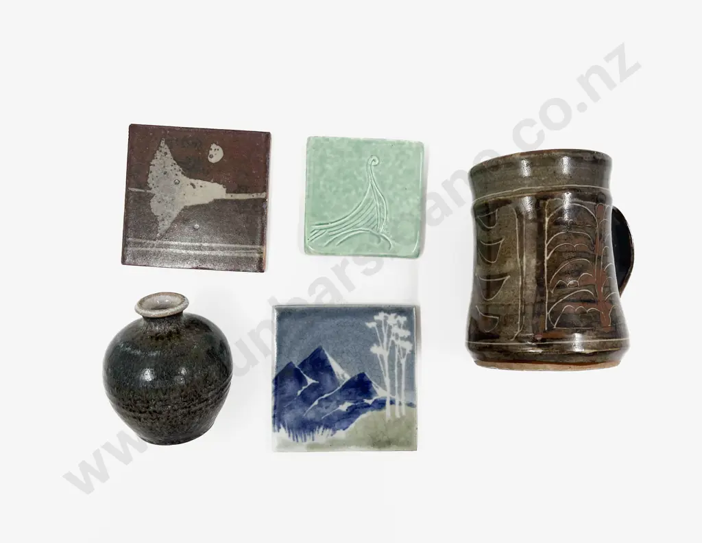 Small Quantity of Assorted Pottery etc Image 1++