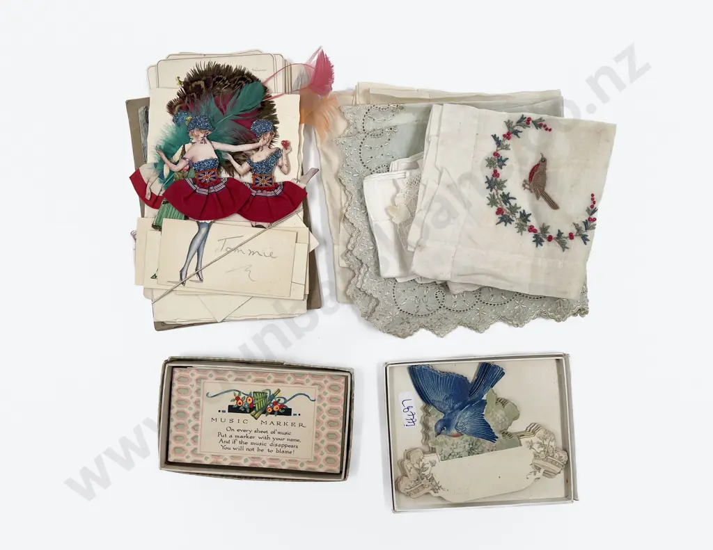 Box Quantity of Assorted Vintage incl Linen etc Image 1++