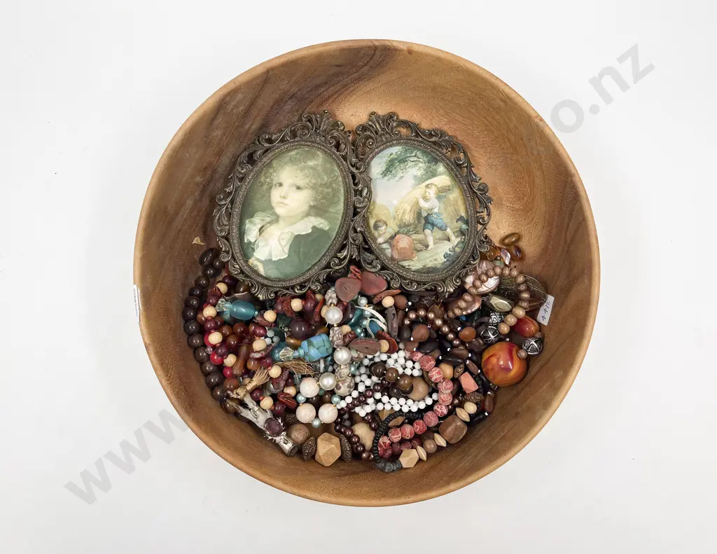 Quantity of Assorted Costume Jewellery etc Image 1++