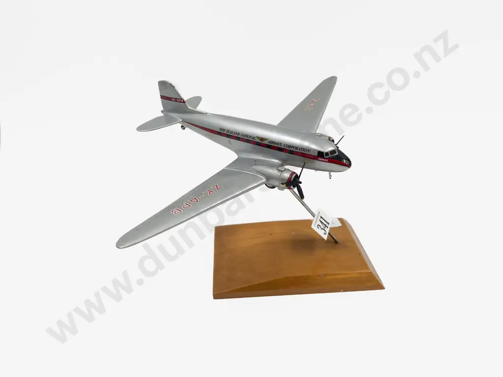 Small Model of NZ National Aeroplane Image 1++