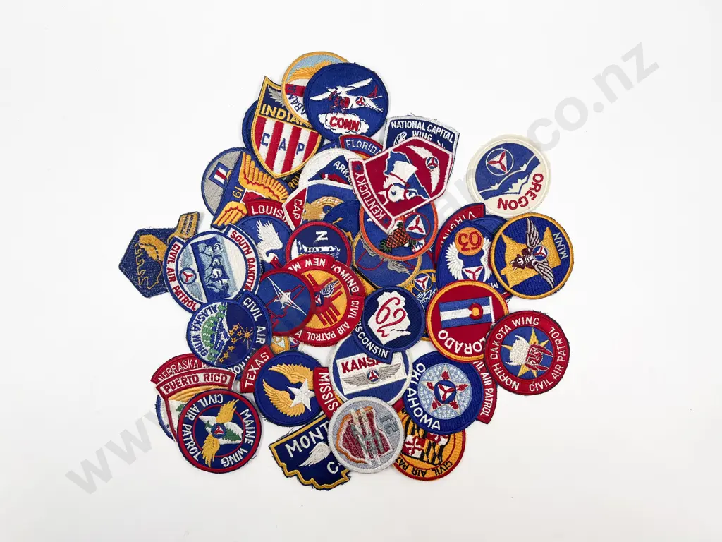 Quantity of Assorted Vintage Cloth Badges Image 1++