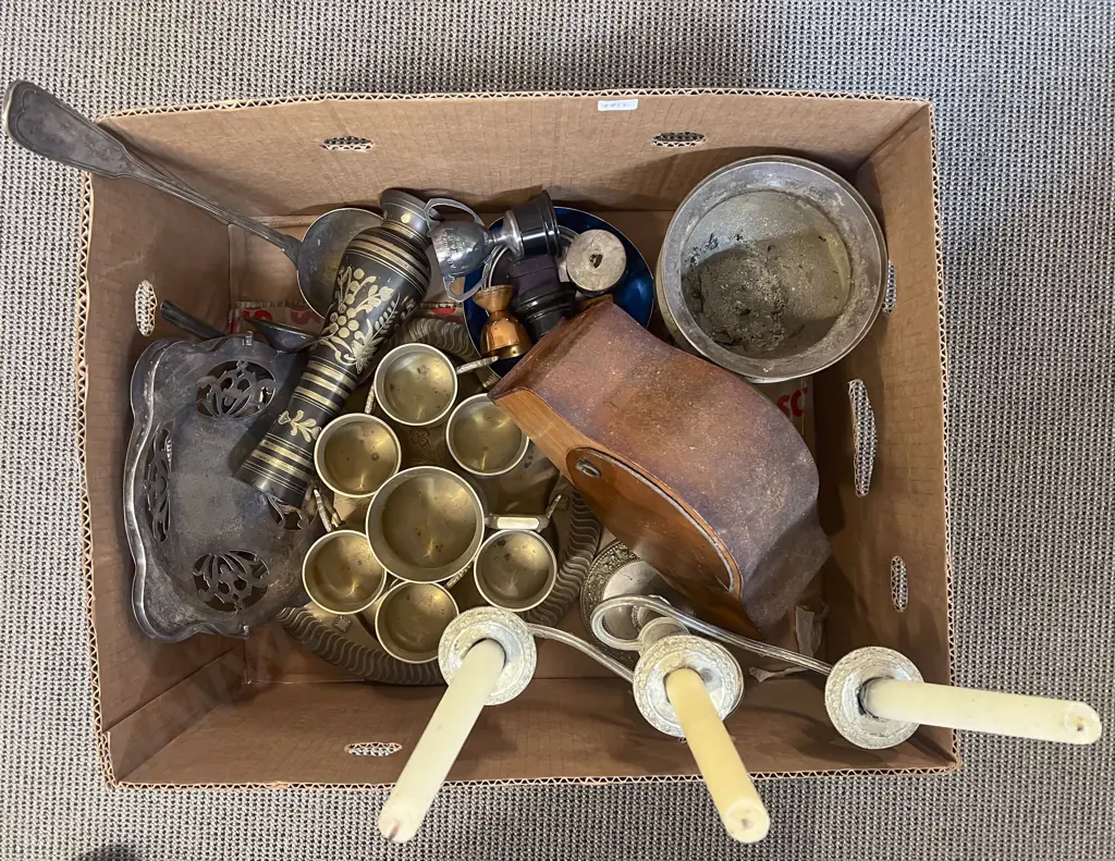 Box Quantity of Assorted Metalware etc Image 1++