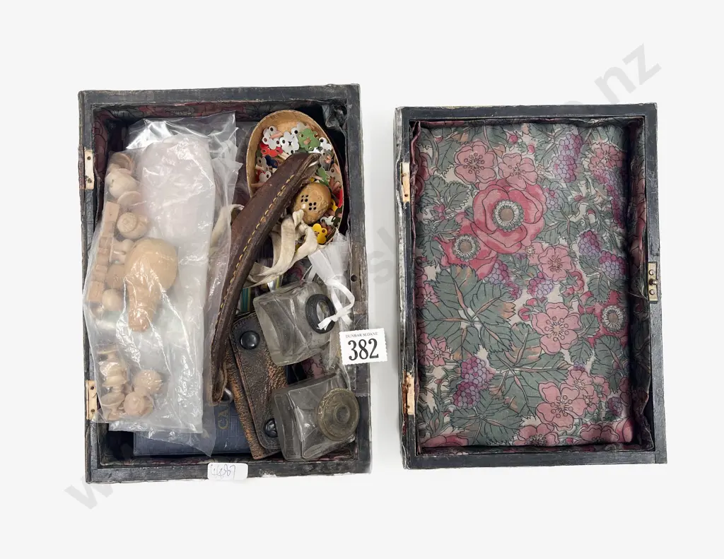 Qty of Assorted Vintage Image 1++
