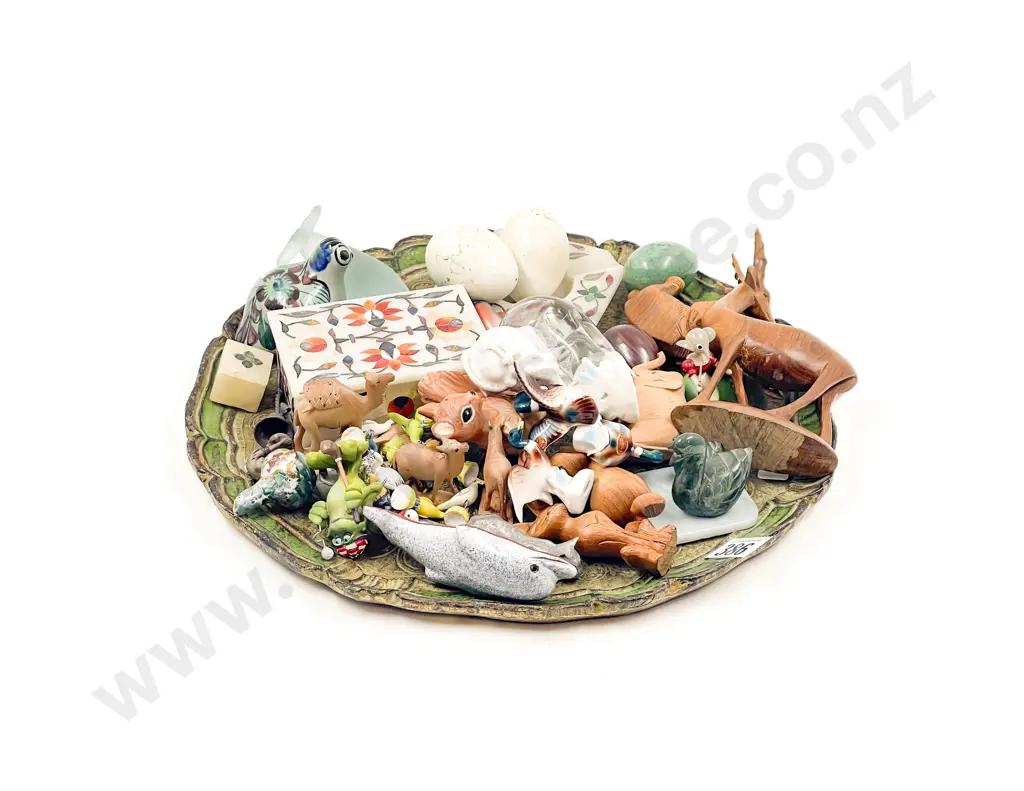 Qty of Assorted Animal Ornaments Etc Image 1++
