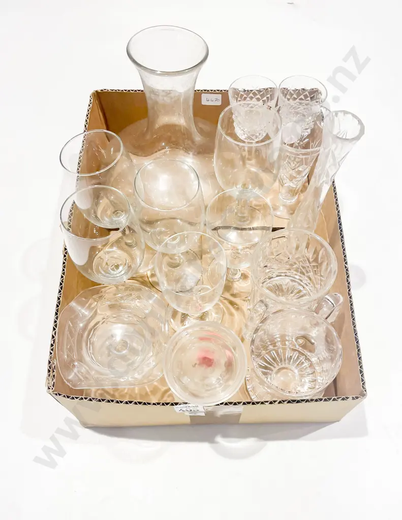 Qty of Assorted Crystal and Glassware Image 1++