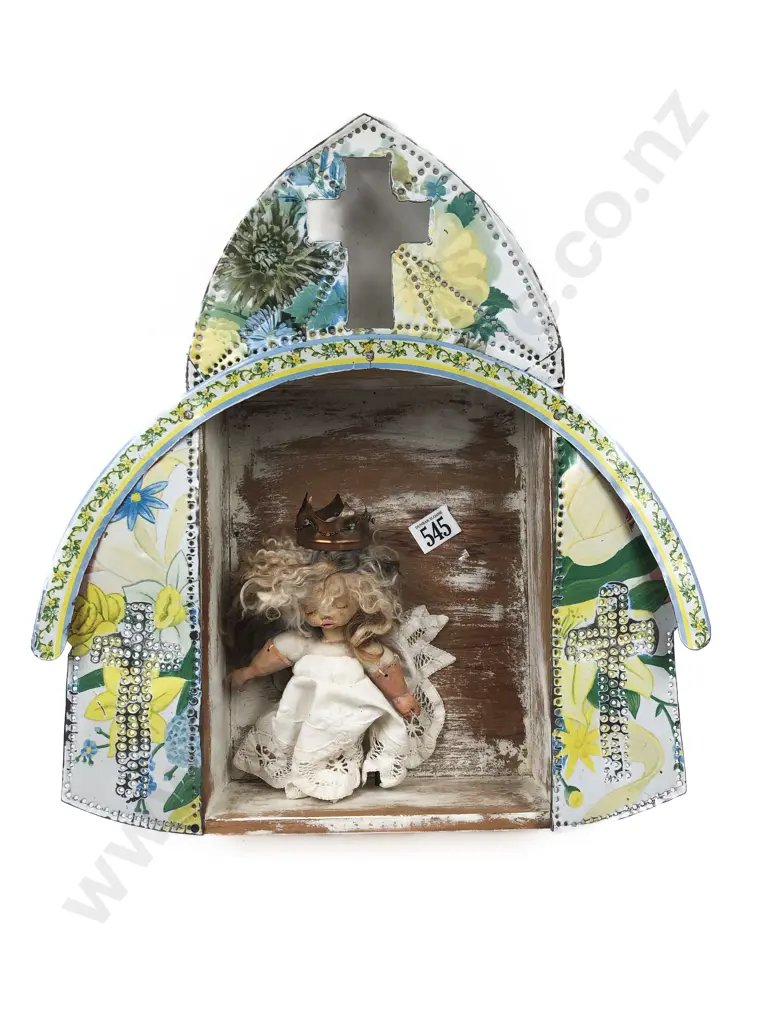 Marita Green "Divine Princess" Doll & Surrounding Image 1++