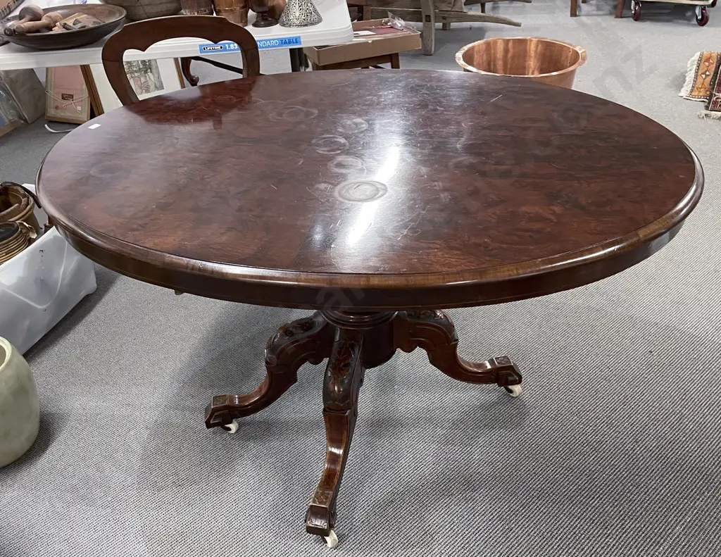 Vict Figured Walnut Oval Loo Table On Carved Scroll Leg Base Image 1++