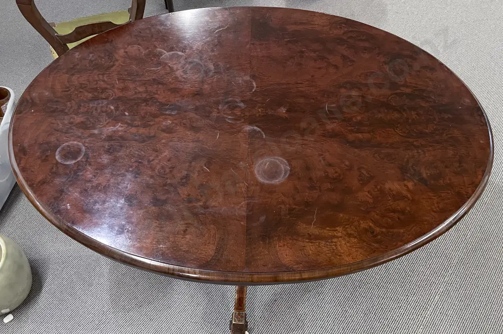 Vict Figured Walnut Oval Loo Table On Carved Scroll Leg Base Image 1++