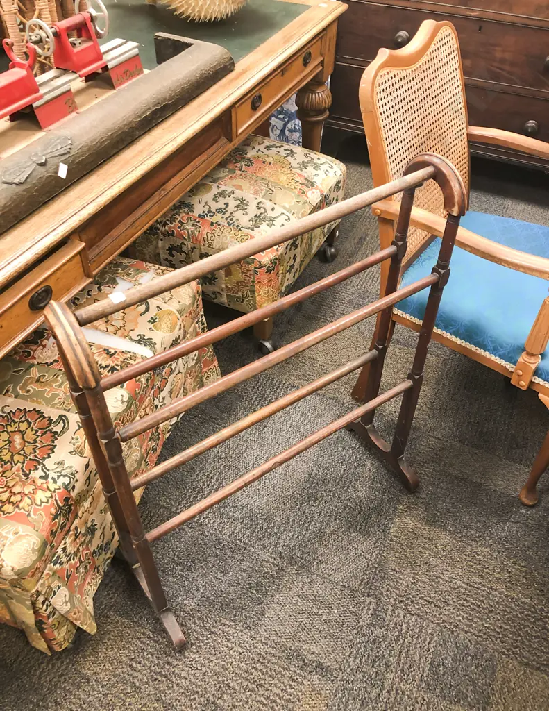 Bentwood Towel Rail Image 1++