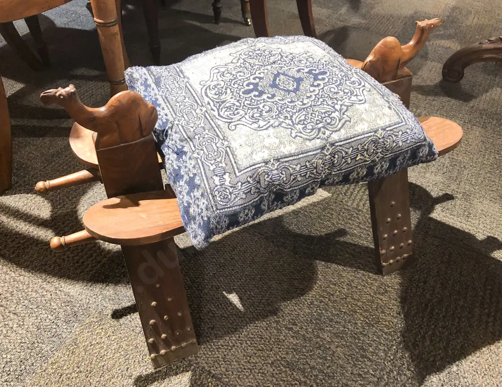 Camel Stool Image 1++
