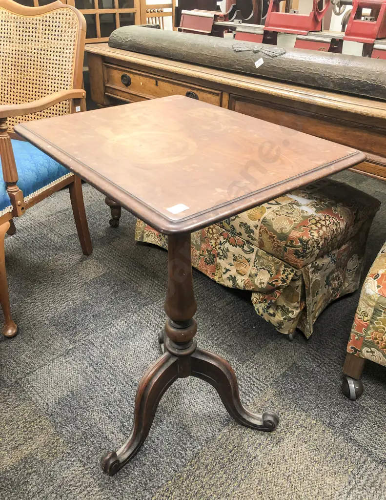 Tripod Based Wine Table Image 1++