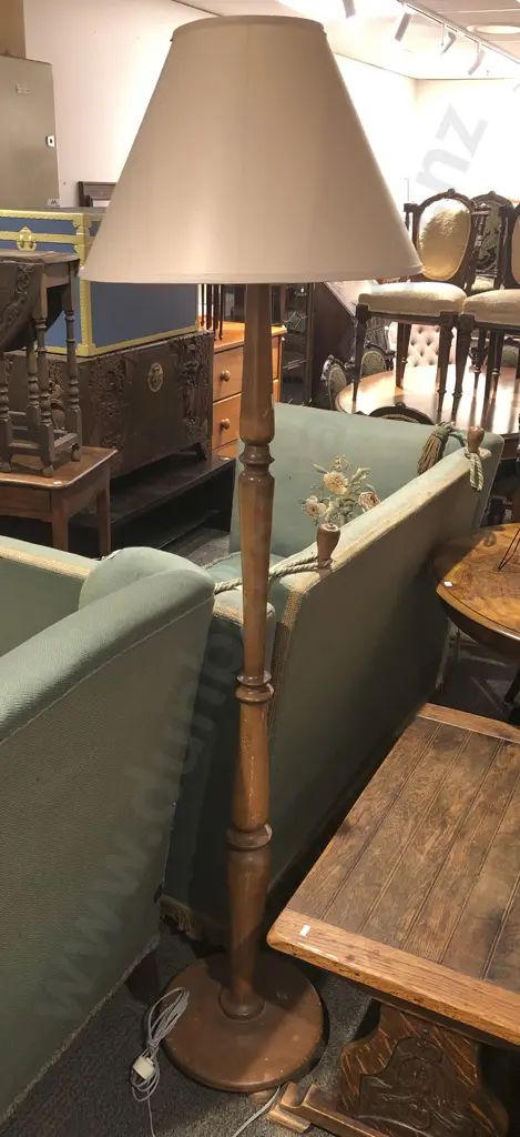 Standard Lamp Image 1++