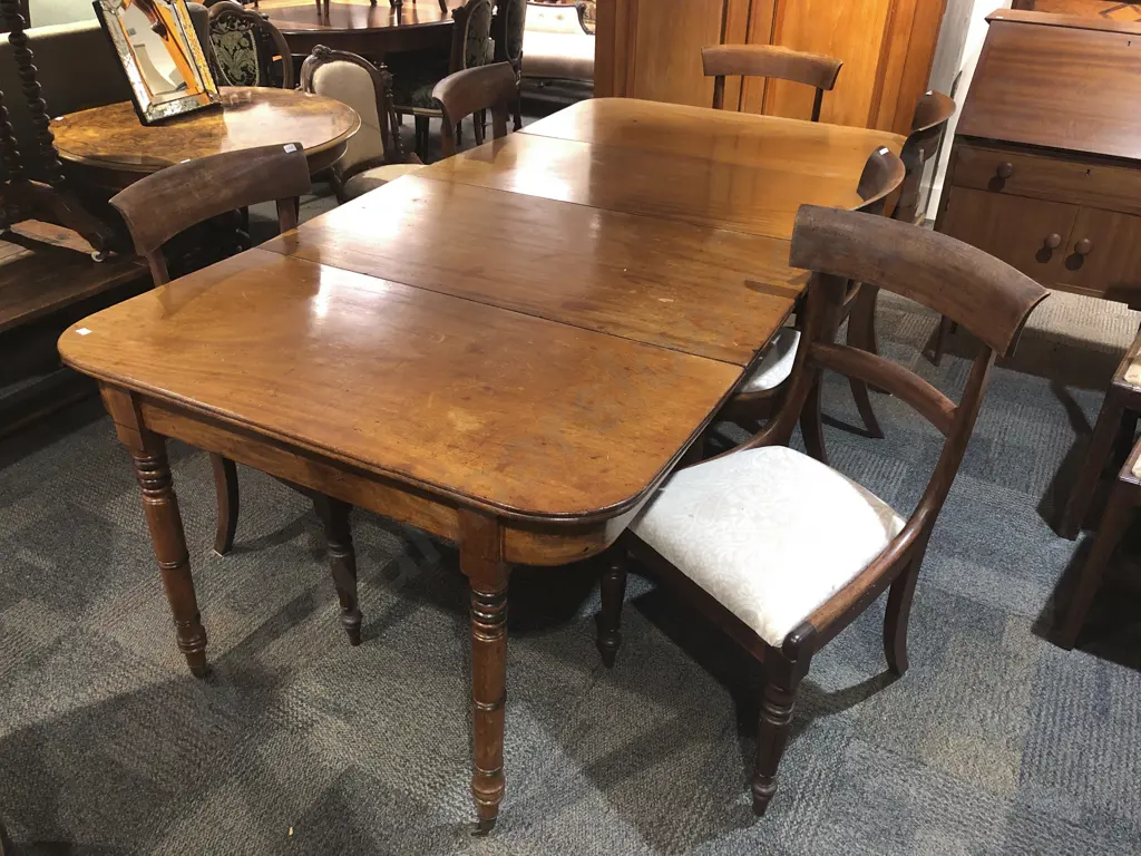 Georgian Mahogany Extension Dining Table with Six Dining Chairs Image 1++