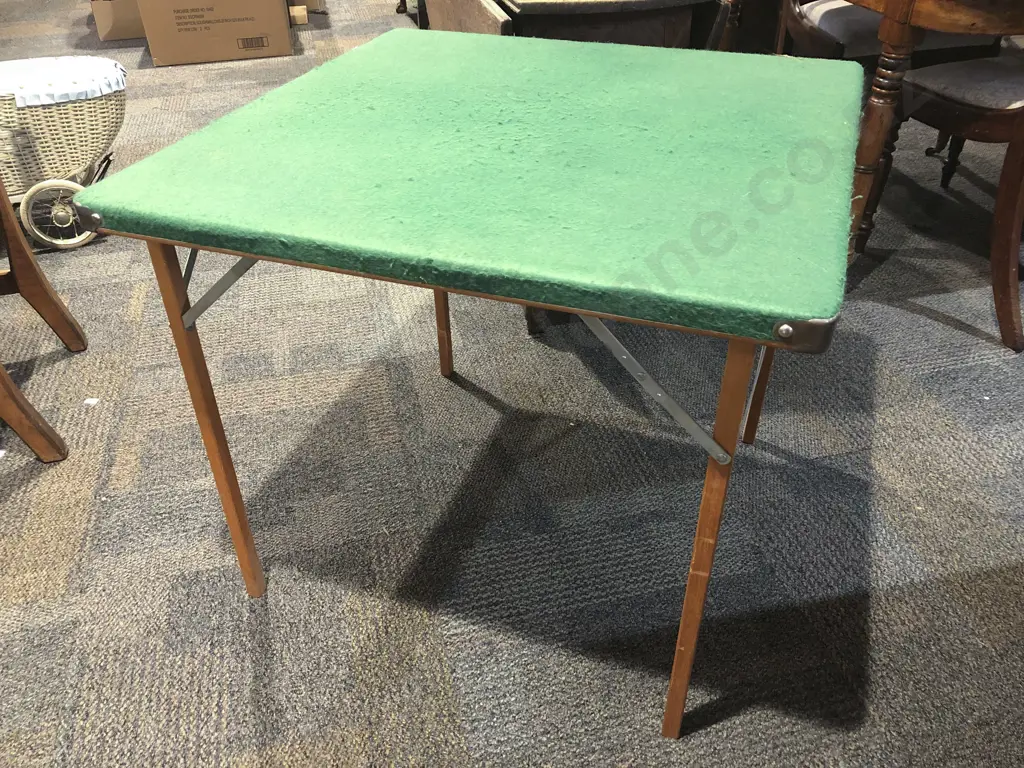Modern Card Table Image 1++