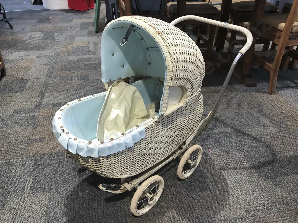 Vintage Dolls Pram Image 1++