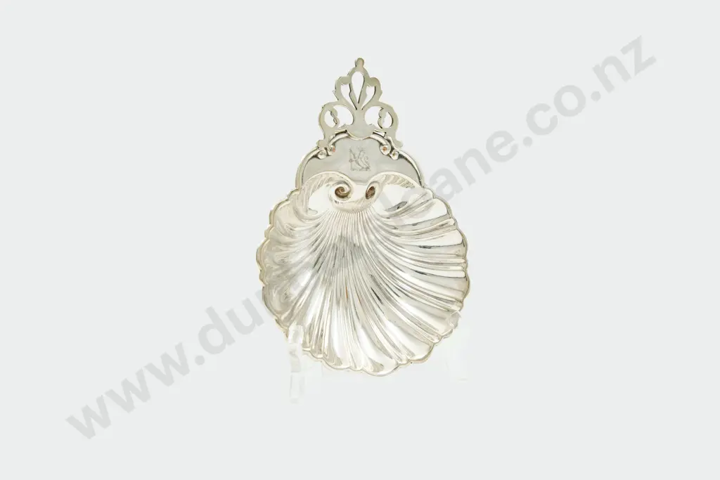 S/S Scallop Shaped Butter Dish Image 1++